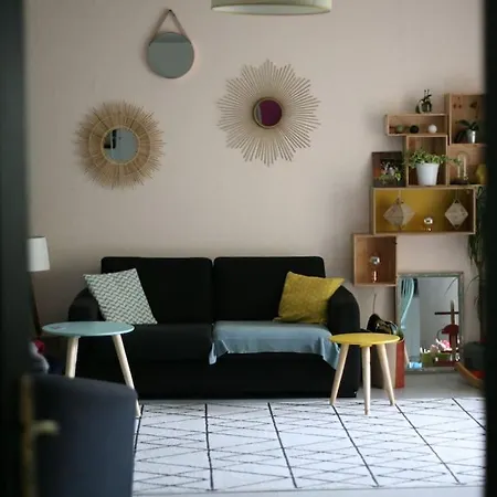 Apartment Maison Familiale Parisienne: Spacious 3-bedroom With Garden And Parking La Garenne-Colombes