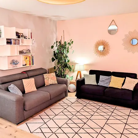 Apartment Maison Familiale Parisienne: Spacious 3-bedroom With Garden And Parking La Garenne-Colombes